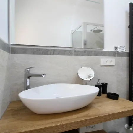 Apartmán Interno 19 *